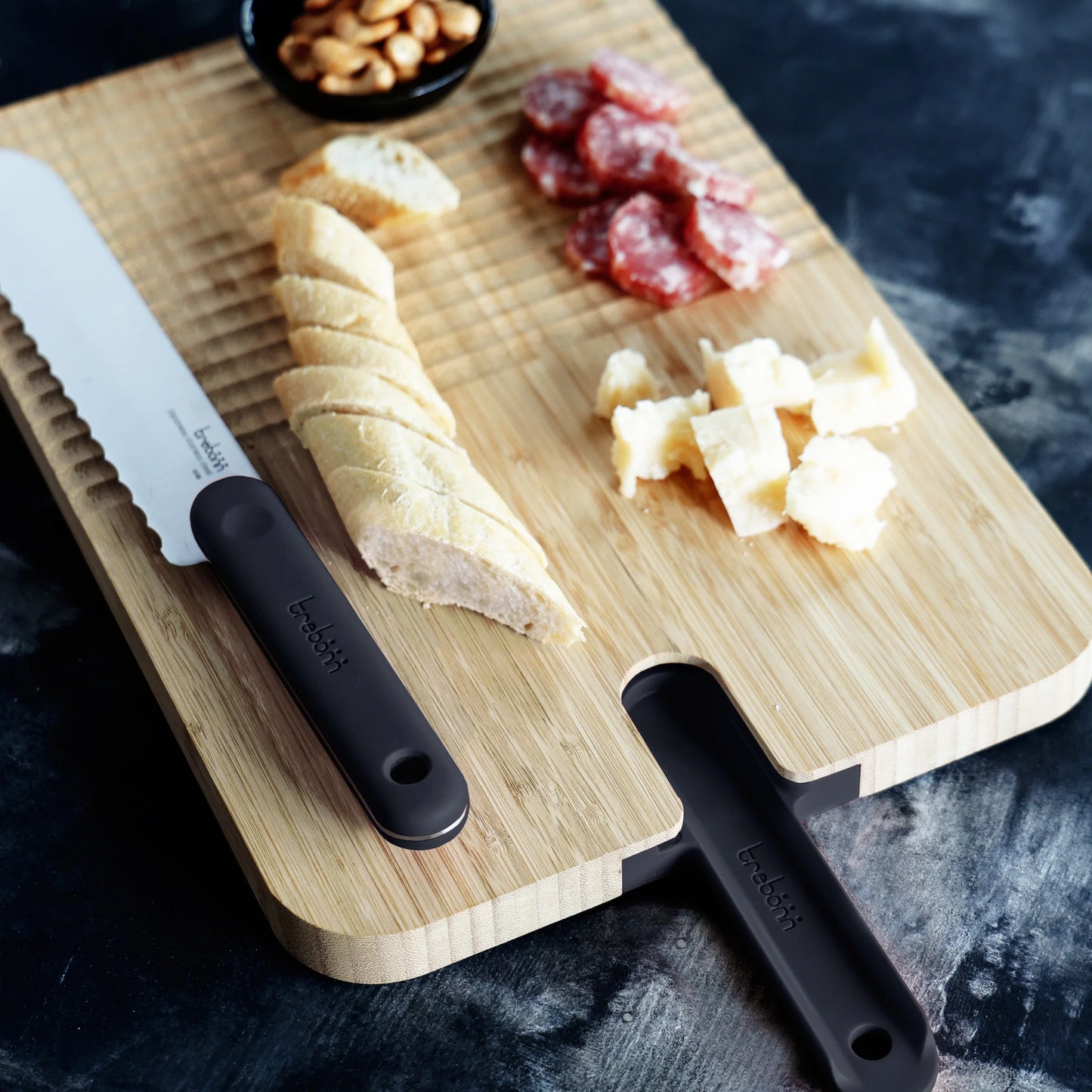 Trebonn Artu Cutting Board With Bread Knife 20cm (Black Edition)