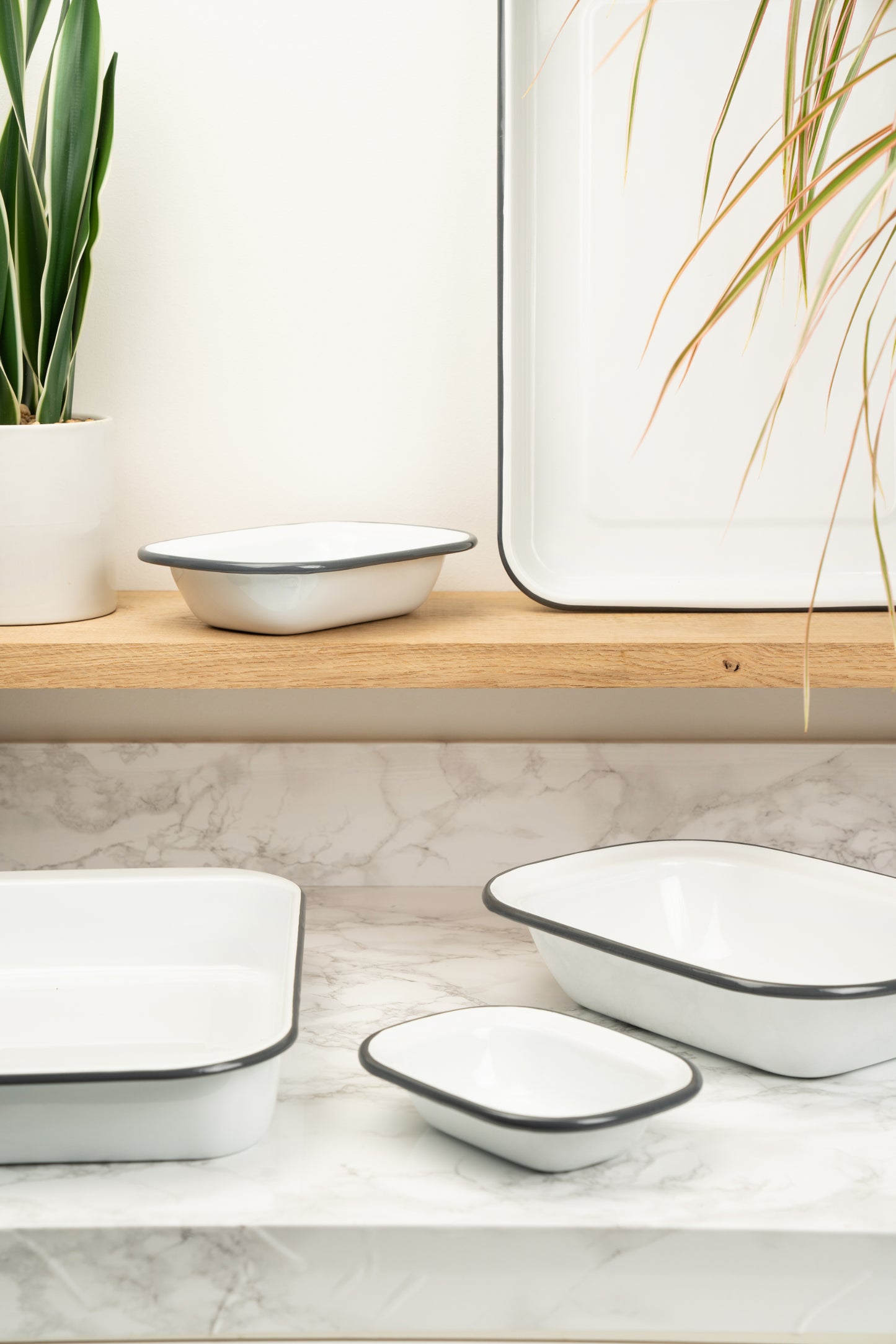 The Kitchen Pantry Enamel Rectangular Pie Dish 16cm