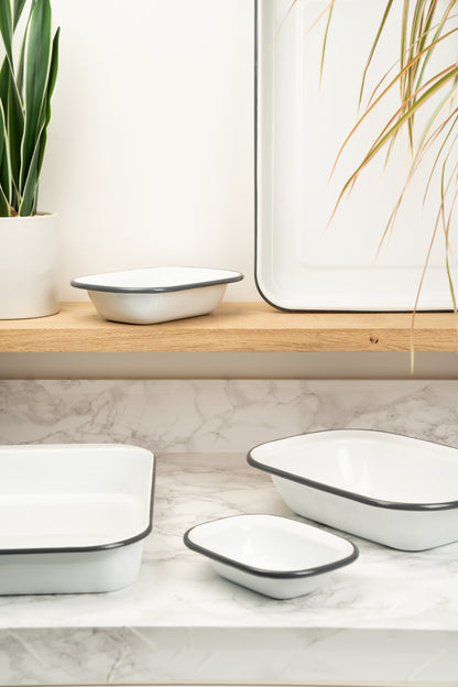 The Kitchen Pantry Enamel Rectangular Pie Dish 16cm