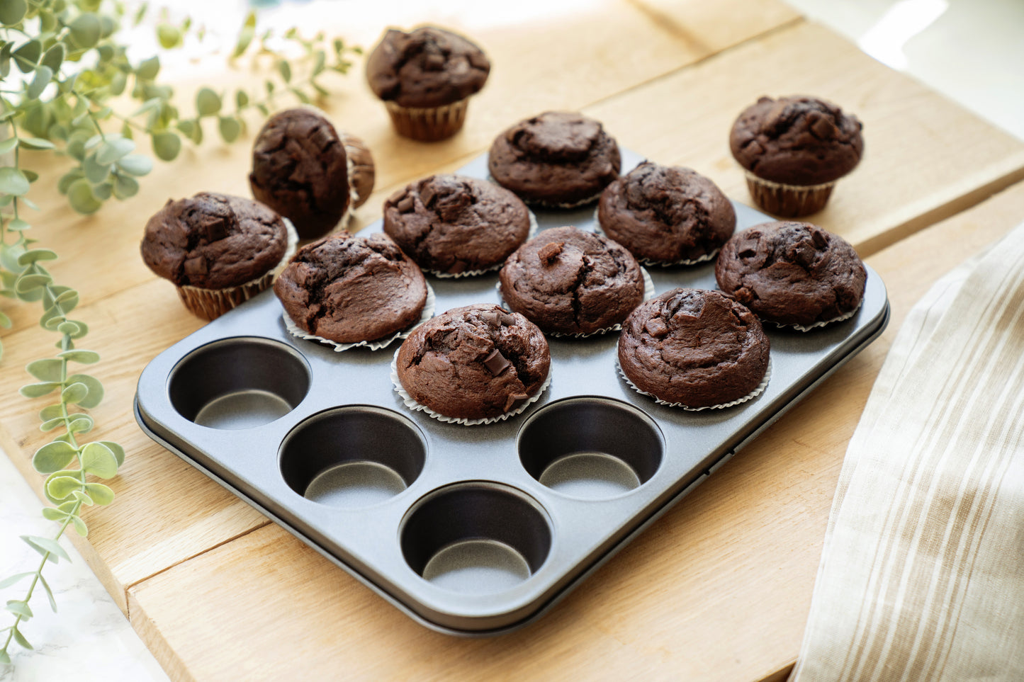 Luxe 12 Cup Muffin Pan