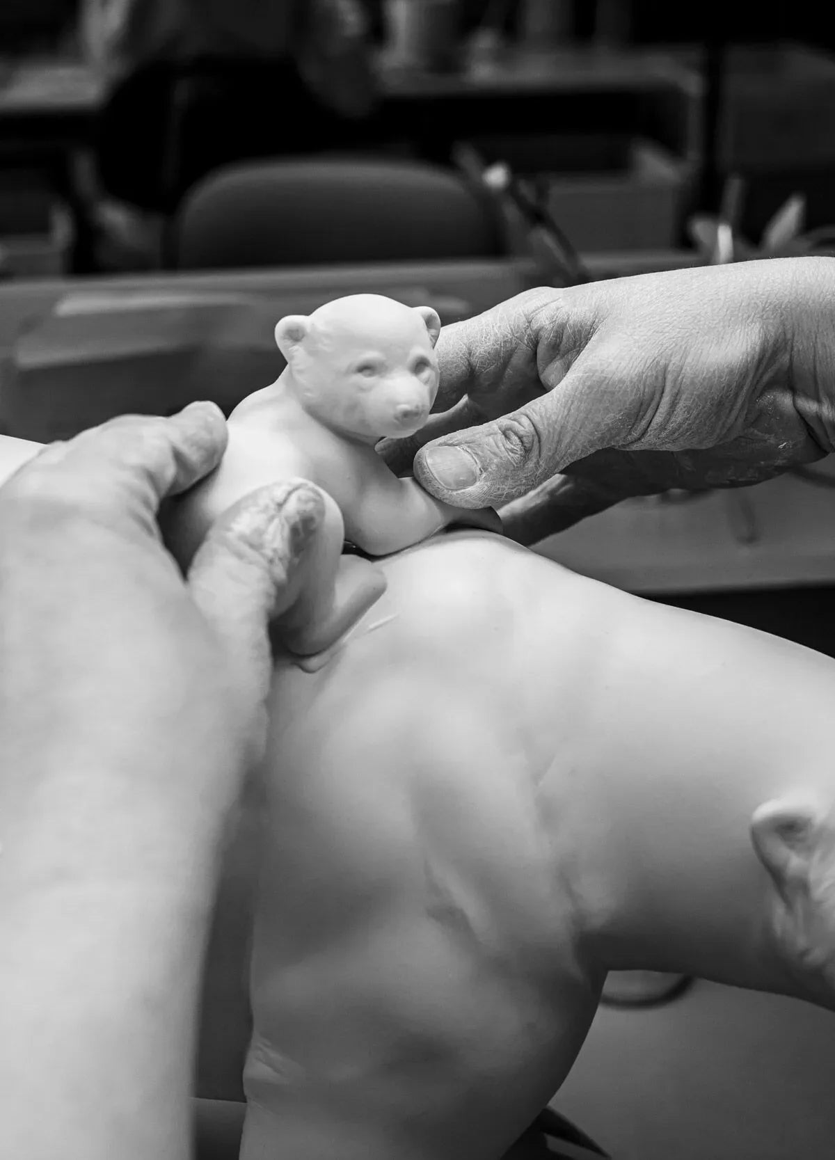 Lladro Mummy Bear And Babies Underwarter-Goviers