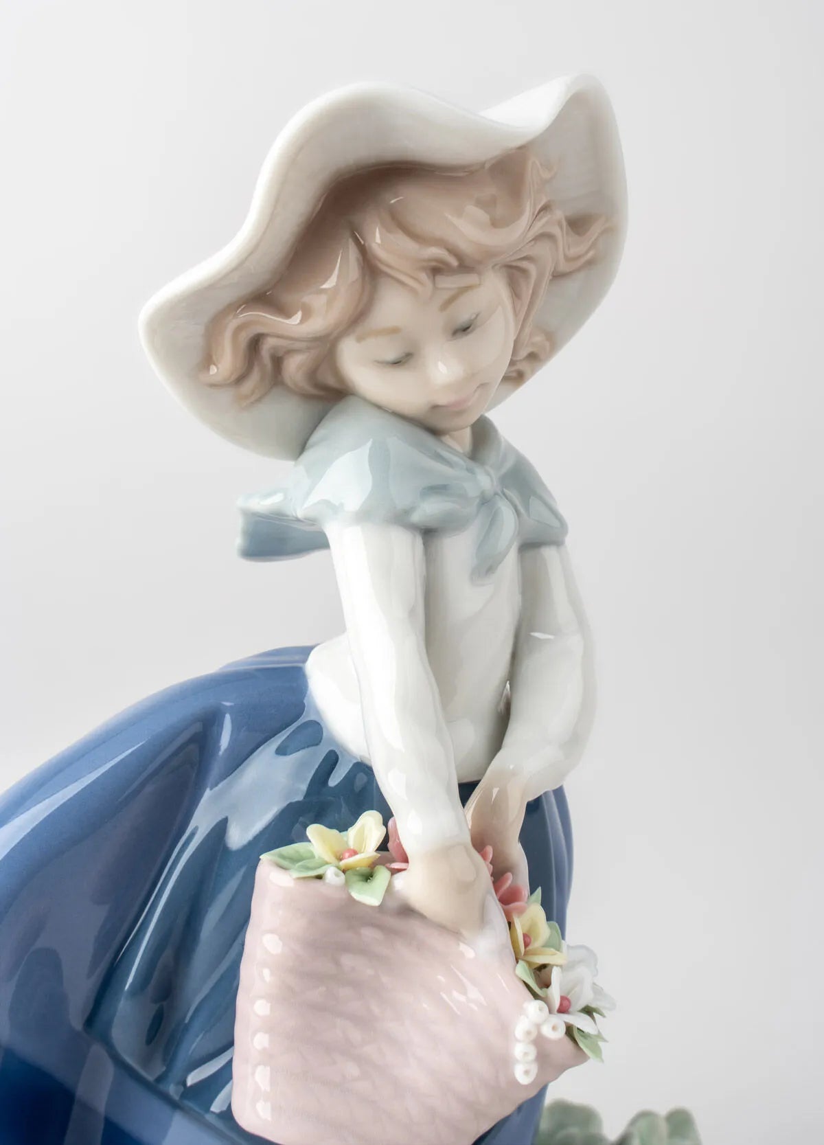 Lladro Pretty Pickings Girl Figurine-Goviers