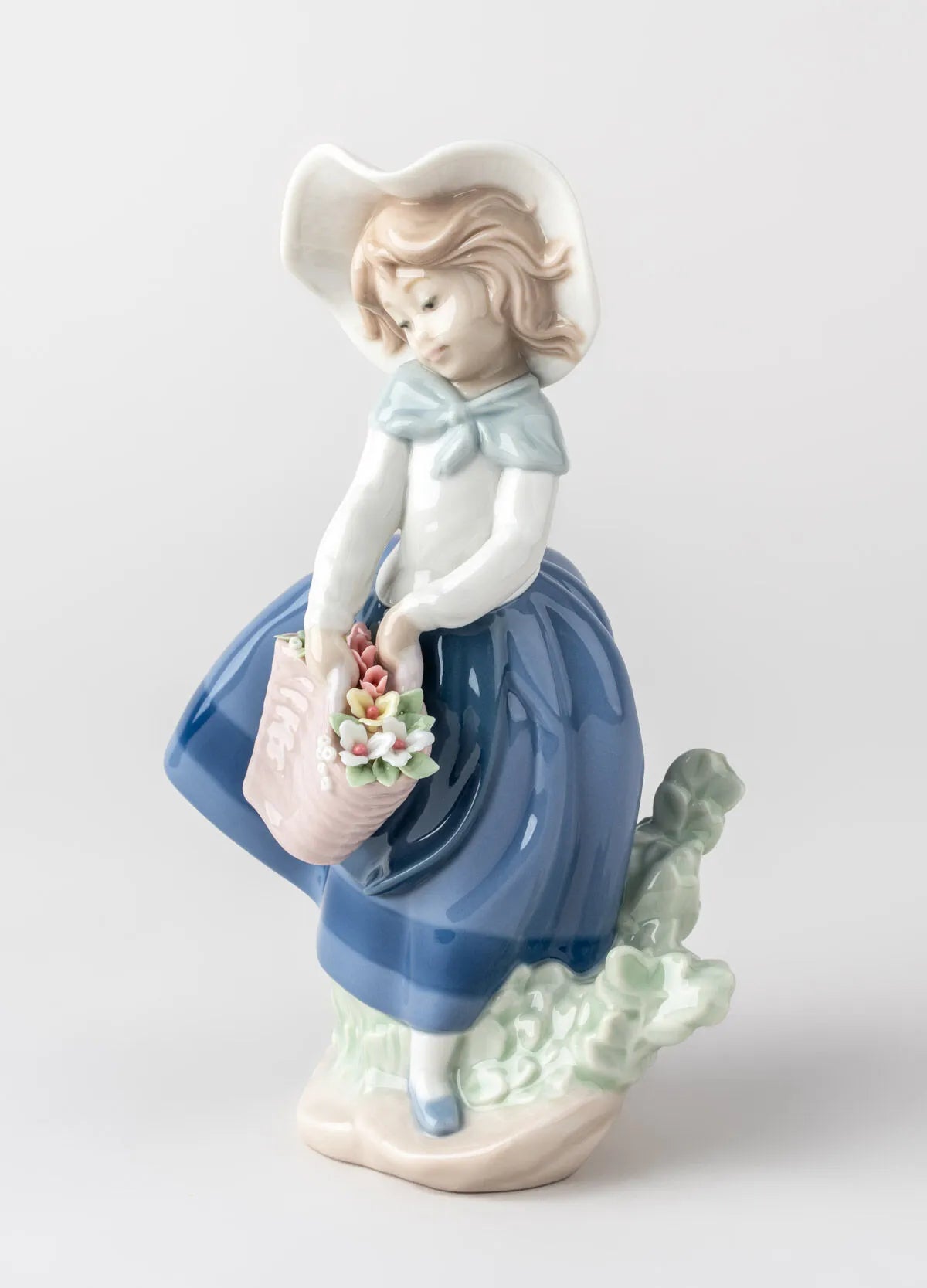 Lladro Pretty Pickings Girl Figurine-Goviers