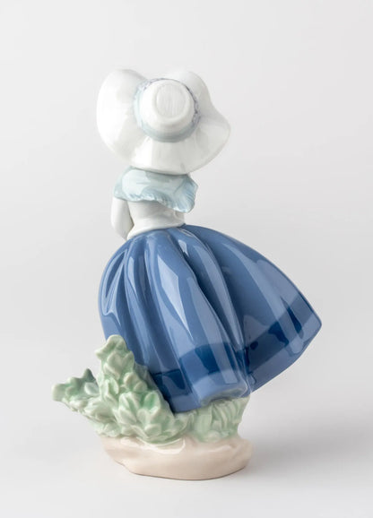 Lladro Pretty Pickings Girl Figurine-Goviers