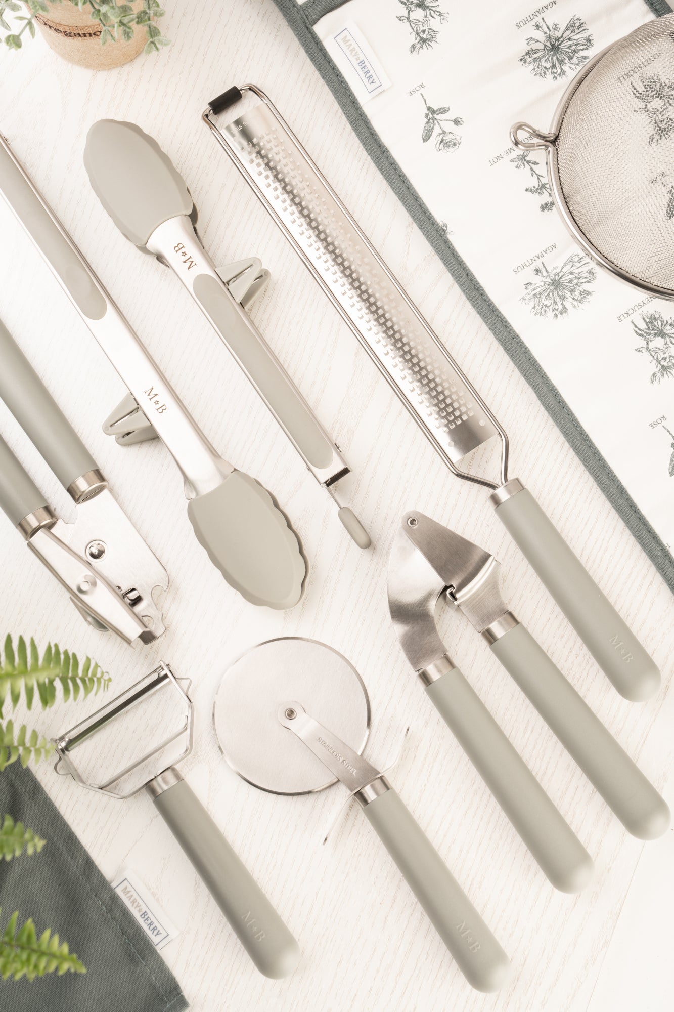 Mary Berry At Home Tongs - Small