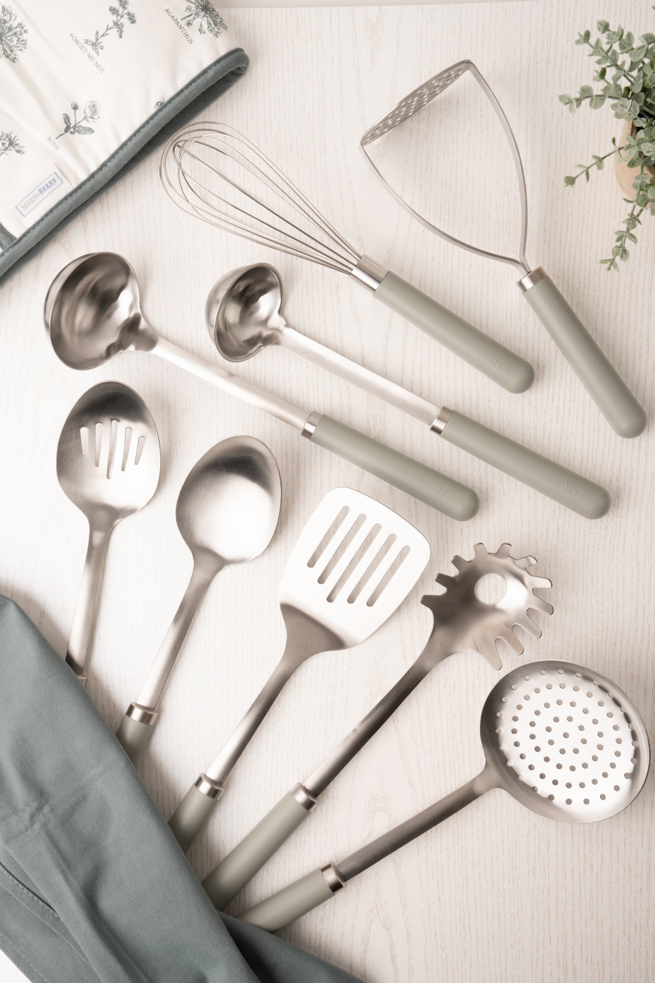 Mary Berry At Home Spaghetti Server