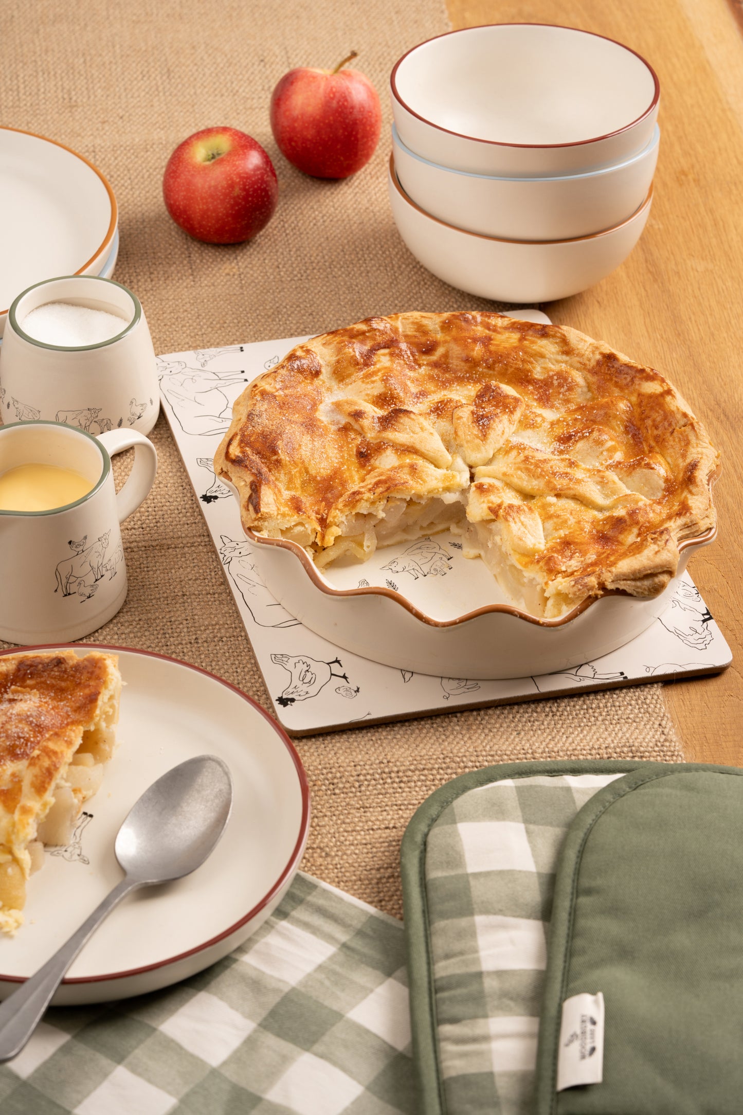 Woodbury Lane Fluted Pie Dish