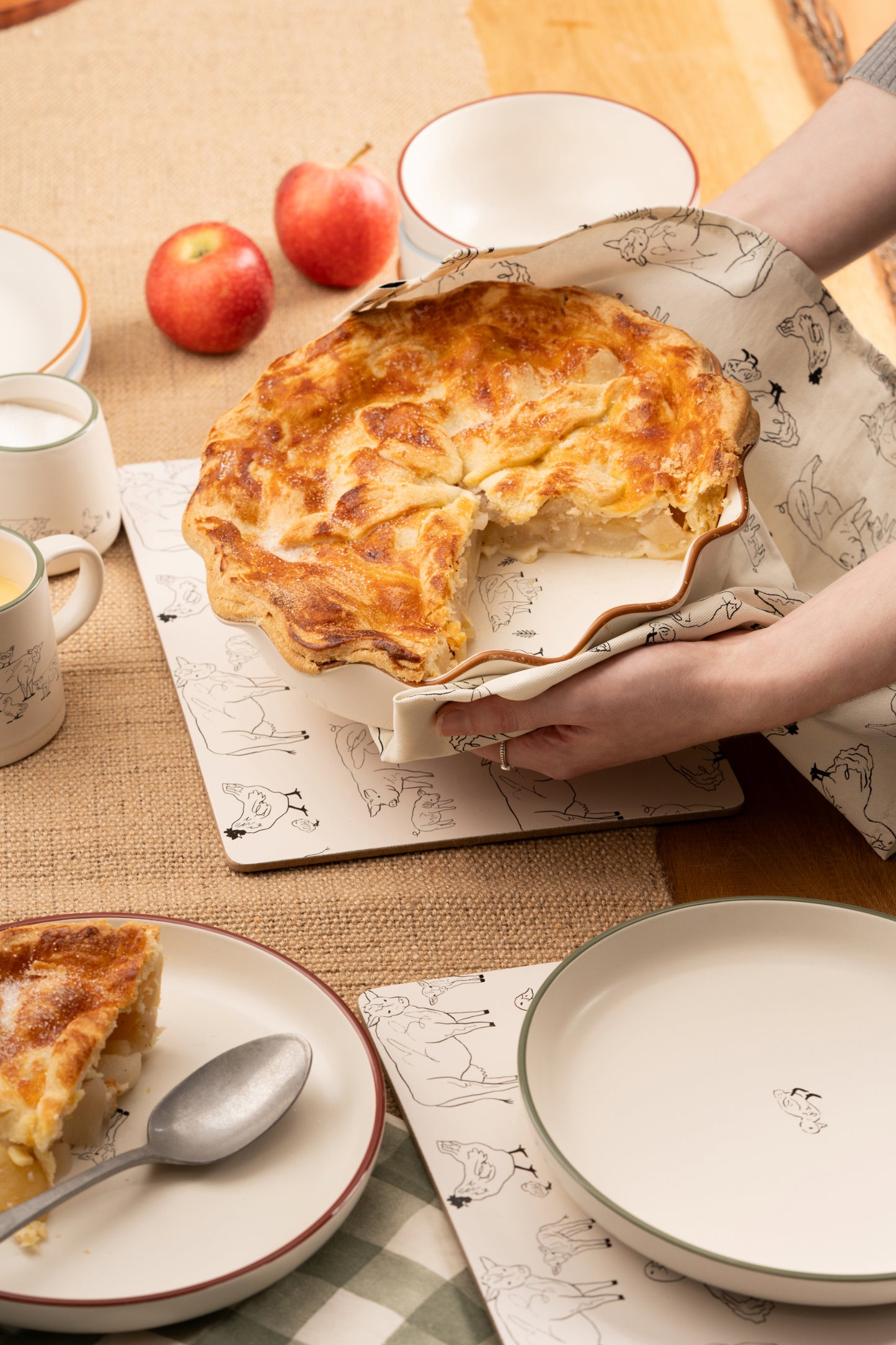 Woodbury Lane Fluted Pie Dish